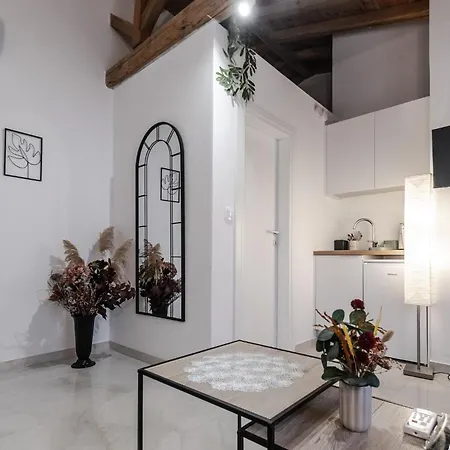 Phaedrus Living: Luxury Residences Cyan *